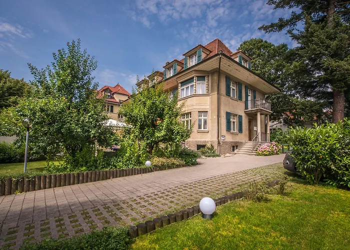 Max Aviation Villa & Apartments